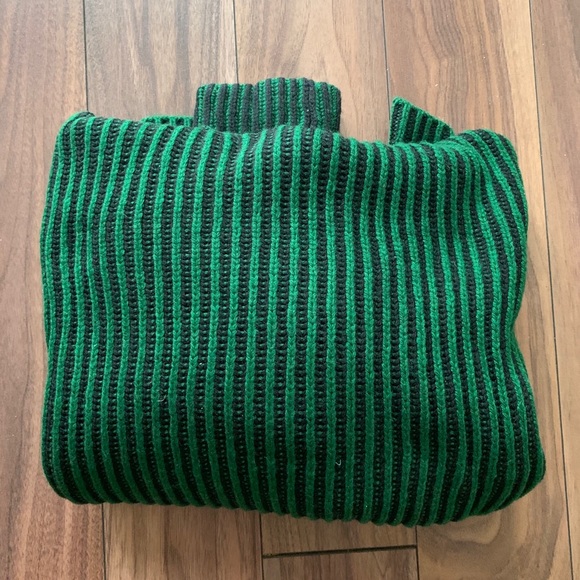 - NEW! Zara Oversized sweater - Picture 3 of 4